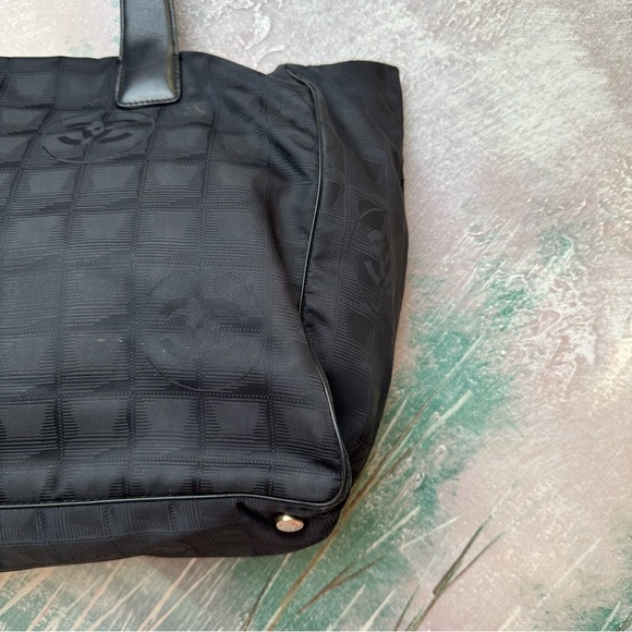 Chanel CC Black Travel Line Nylon Leather Handle Tote Bag - Picture 3 of 17